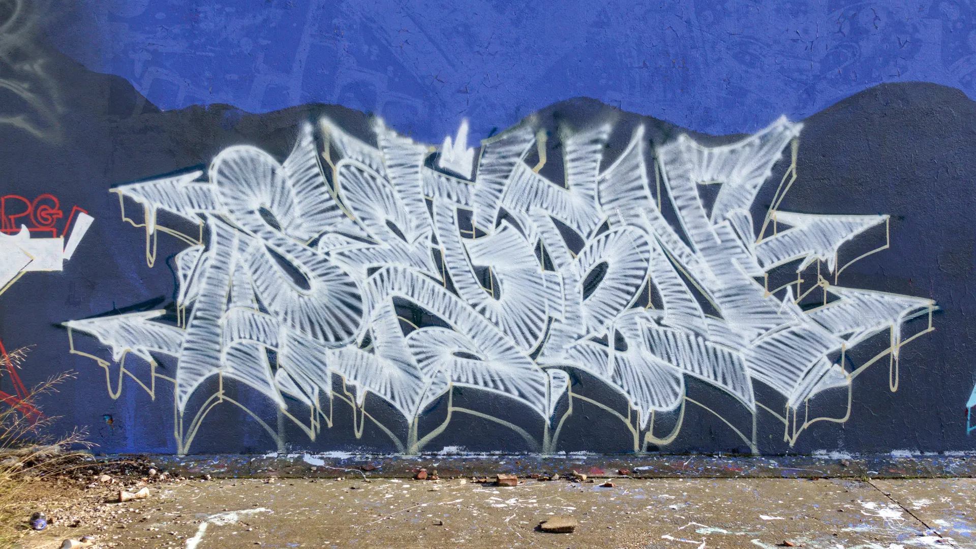 mural-fuencarral-marcos-segan-website-image-comparation-graffiti-fabricas-san-roque-hall-of-fame-1-before